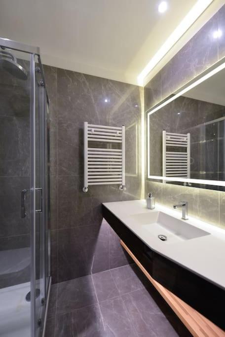 The Frattina - Luxury Serviced Apartment Рим Экстерьер фото